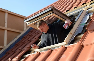 Pose de fenêtres de toit Velux à Château-Garnier